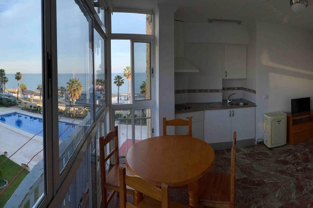 Apartment First Line Of The Sea ベナルマデナ エクステリア 写真