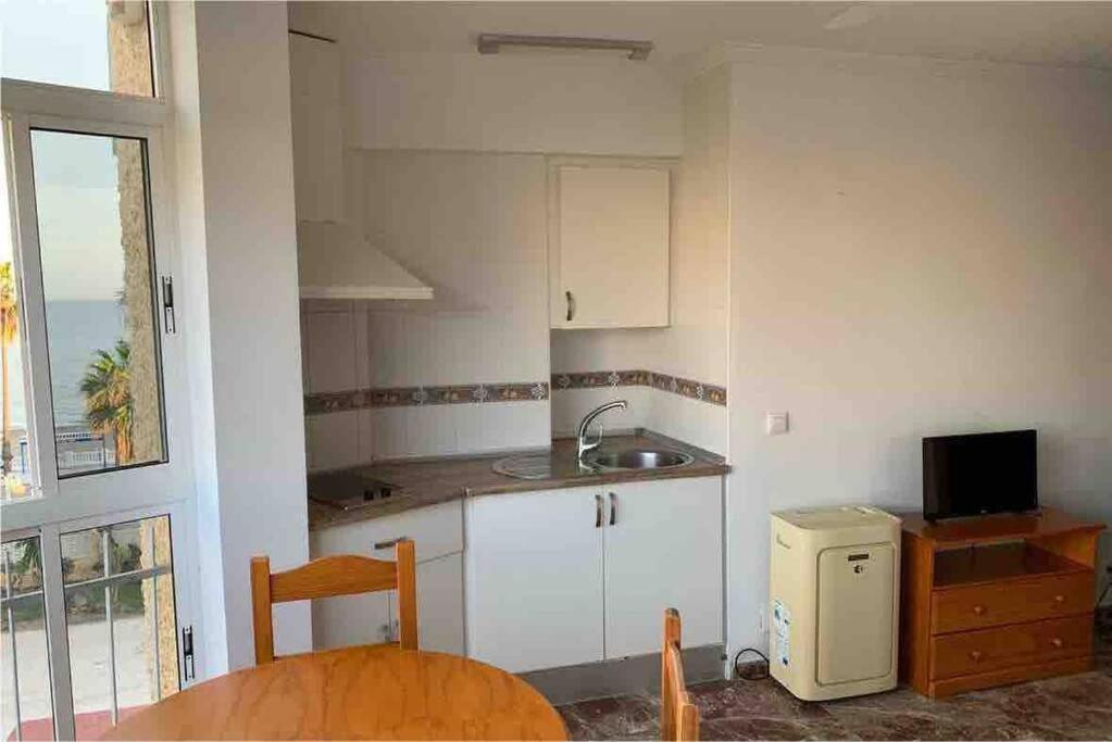 Apartment First Line Of The Sea ベナルマデナ エクステリア 写真